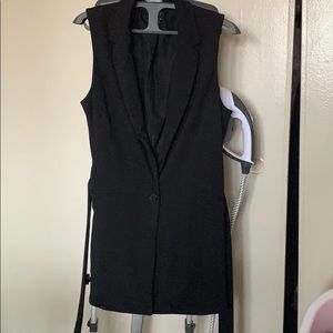 Blacks sleeveless blazer